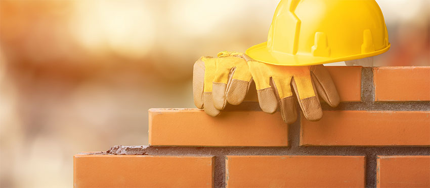 Mit einer Bauleistungsversicherung sichern Sie sich gegen nicht vorhersehbare Schäden wie durch Vandalismus oder Naturgewalten ab