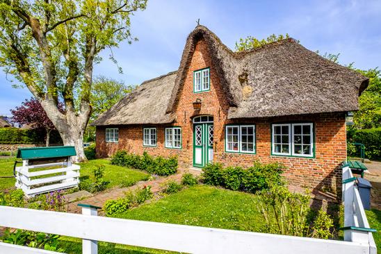 Renoviertes, reedgedecktes Bauernhaus 