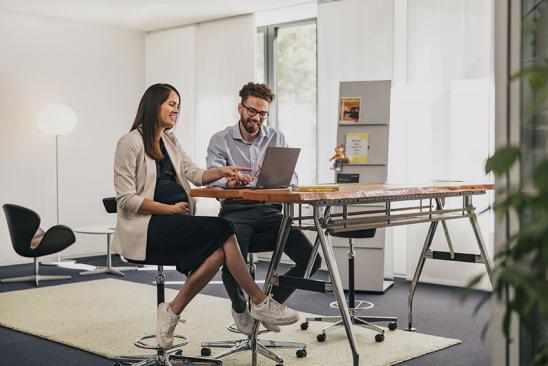 Bausparvertrag teilen: Experte berät Kundin