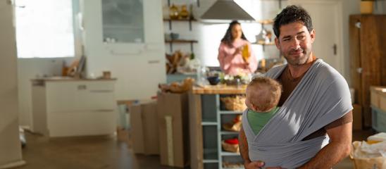 Junge Familie in der Küche