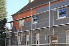 Fassade eines Hauses wird gedämmt