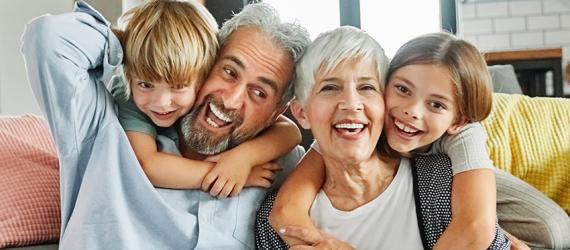 Großeltern und Enkelkinder