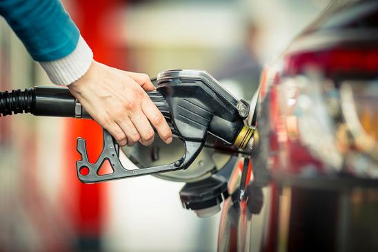 Auto wird betankt