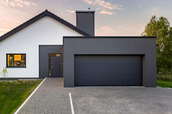 Moderner Garagenbau in Anthrazit 