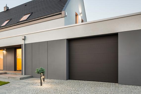 Moderner Garagenbau mit integriertem Eingangsbereich