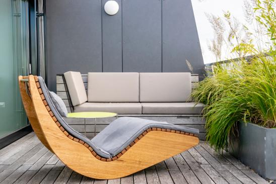 Kleine Dachterrasse in Satteldach integriert