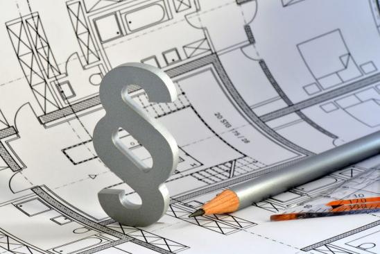 Paragraph, Baurecht, Privates Baurecht, Öffentliches Baurecht, Baugesetz, Bauordnung, Bebauung, Bauplan, Bauwesen, Grundstück, Planung, Rechtsprechung, Bauplanungsrecht, Bauleitplan, Städtebaurecht, Raumplanung, Bauvorhaben, Architekt, Architektur, Zeichnung, Lineal, Bleistift, Gesetz, Rechtsprechung, Justiz, Jurist, Juristen, Richter, Mietrecht, Vertrag, Modernisierung, Betriebskosten, Wohnung, Wohnungsmiete, Raum, Zimmer, wohnen, Hamburg, Dezember 2014, Bild Nr.: N49064