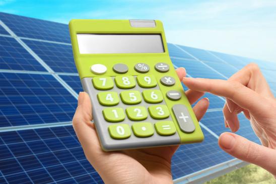 Die Kosten einer PV-Anlage hängen von vielen Faktoren ab, zum Beispiel den gewählten Solarmodulen.