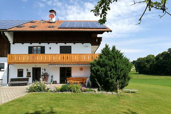 Haus im Alpenvorland mit Solaranlage