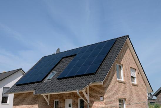 Solarstrom speichern Dachpanels
