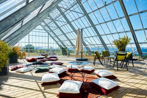 Dachterrasse unterm Glasdach