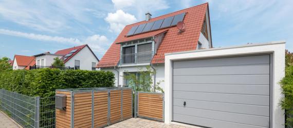 Bestandsimmobilien: kleine Einfamilienhaus-Siedlung