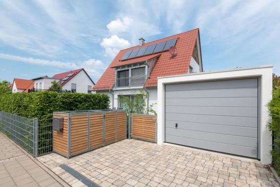 Bestandsimmobilien: kleine Einfamilienhaus-Siedlung