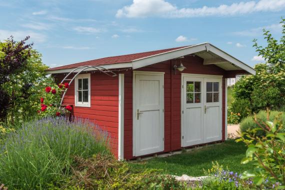 Rot-weißes Gartenhaus mit Satteldach