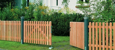 Ideen für Zäune und Hecken: Staketen-Zaun aus Holz