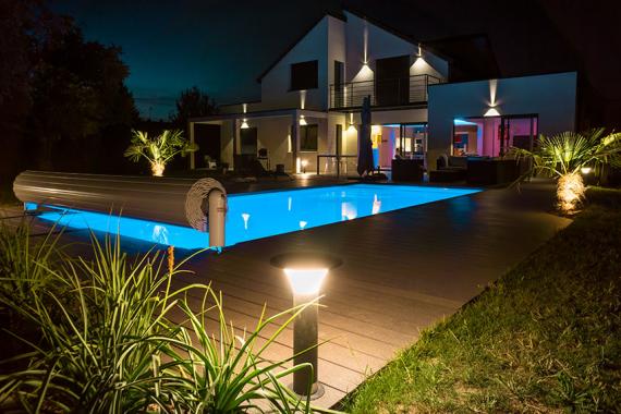 Pool bei Nacht