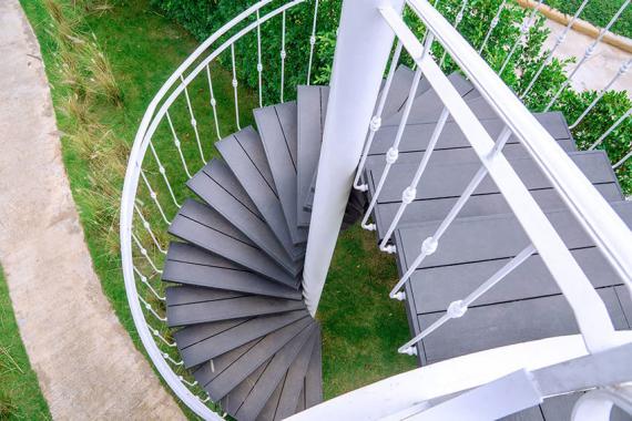 Wendeltreppe in den Garten