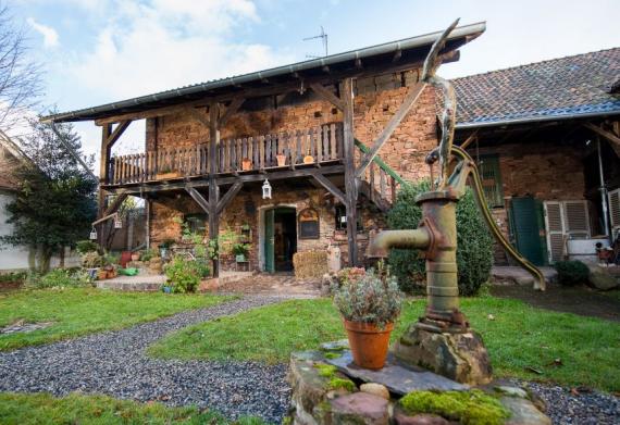 Bauernhaus renovieren - Innenhof mit Eingangsbereich