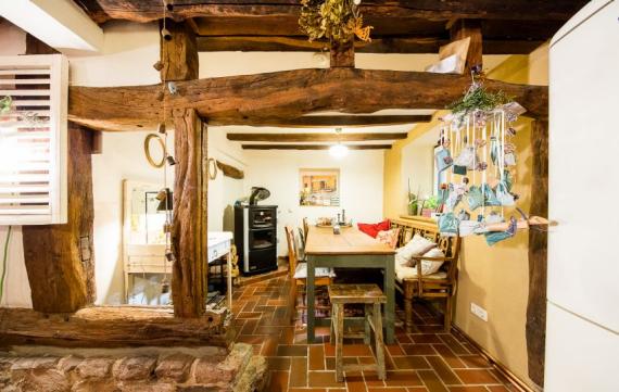 Bauernhaus renovieren - Essbereich mit offenem Fachwerk