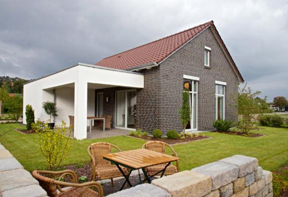 Seniorenwohnpark "Viva60" im Harz - Musterhaus mit überdachter Terrasse