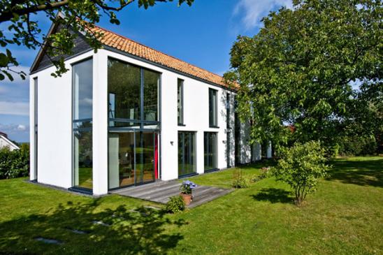 Preiswert bauen - das Architektenhaus: Aussenansicht vom Garten