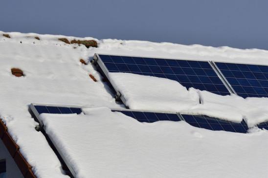 Solarmodule im Winter