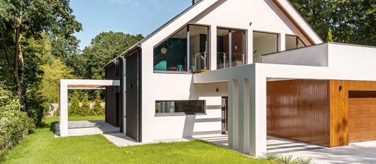 Modernes Einfamilienhaus in grüner Umgebung