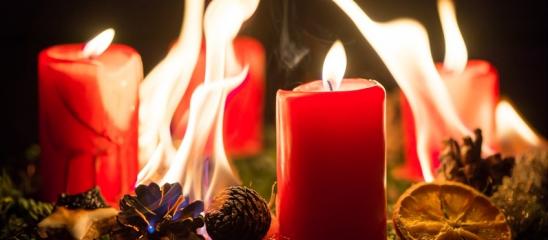 Brennender Adventskranz - Nahaufnahme