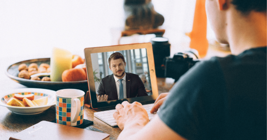 Videoberatung mit dem Heimatexperten Kunde lässt sich per Videochat beraten