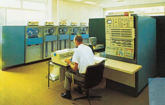 Mitte der sechziger Jahre löst die elektronische Datenverarbeitung das maschinelle Arbeiten ab