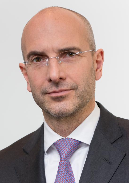 Vorstandsmitglied Alexander Lichtenberg Vorstandsmitglied Alexander Lichtenberg, zuständig für: Kredit- und Sparbereich, IT-Steuerung, Einkaufs- und Lieferantenmanagement, Processing-Projekte und Betriebsorganisation