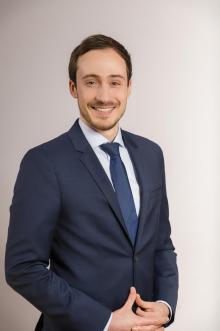 Benedikt Halla 0941 / 28044713 Regensburg