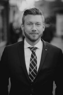 Daniel Linzmeier 01522 / 2684489 Remscheid
