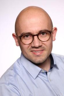 Dmitriy Menemchiadi 01522 / 2686651 Krefeld