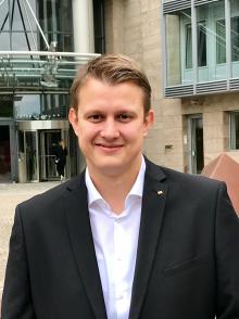 Niklas Schwertfeger 01522 / 2686683 Worpswede