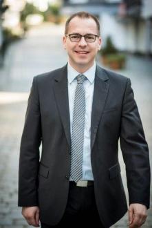 Trevor Neill 01522 / 2685083 Dortmund