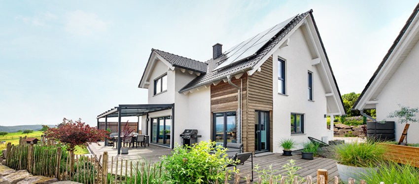 Modernes Einfamilienhaus mit Garten